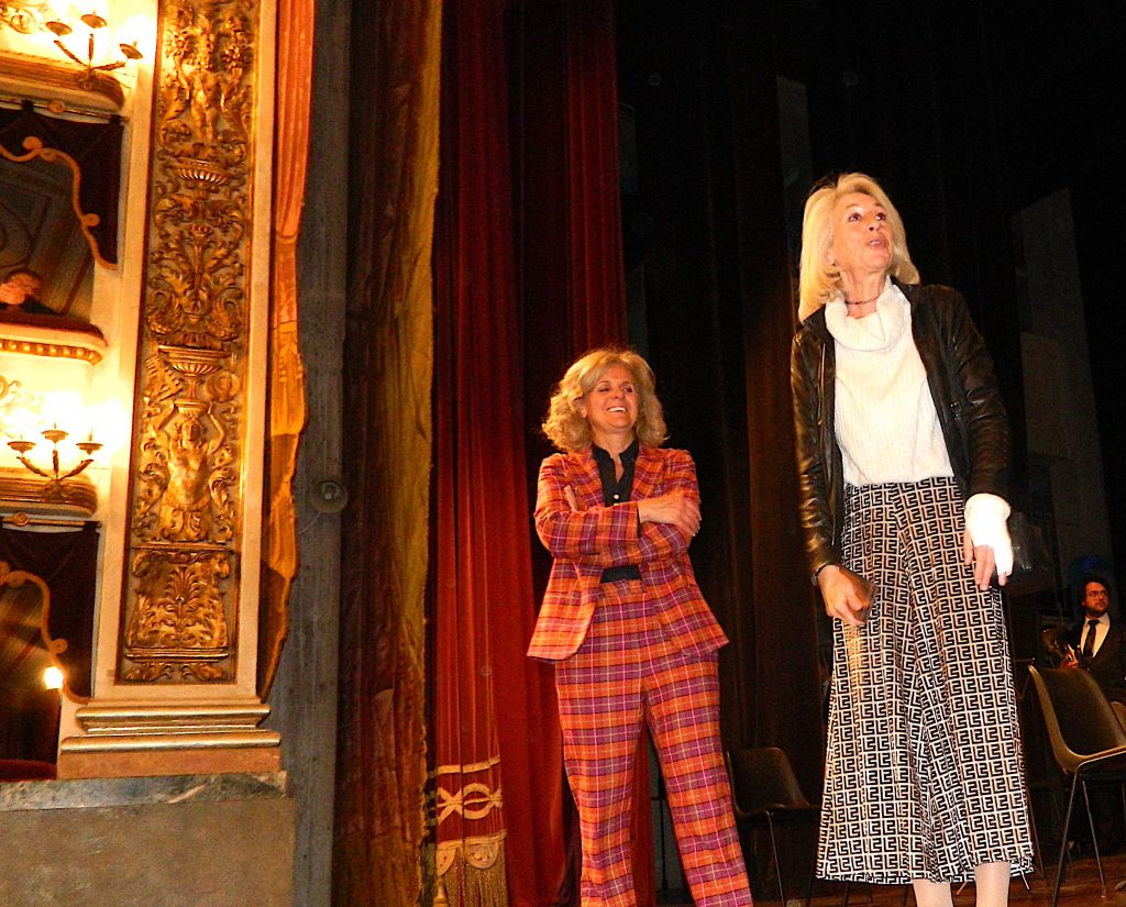 Concerto con pianista infortunata